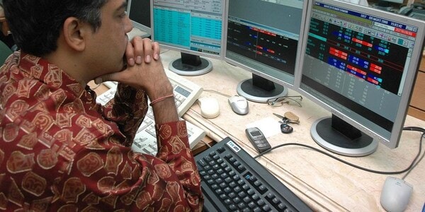 stock-market-live-updates:-gift-nifty-off-highs-amid-weak-asian-trade;-nikkei-falls-2%,-kospi-1%