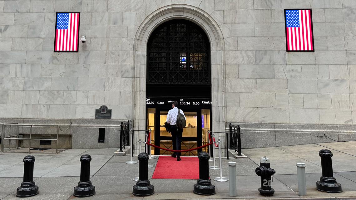 stock-market-today:-big-tech-stocks-dive-again-to-halt-wall-street’s-record-setting-rally