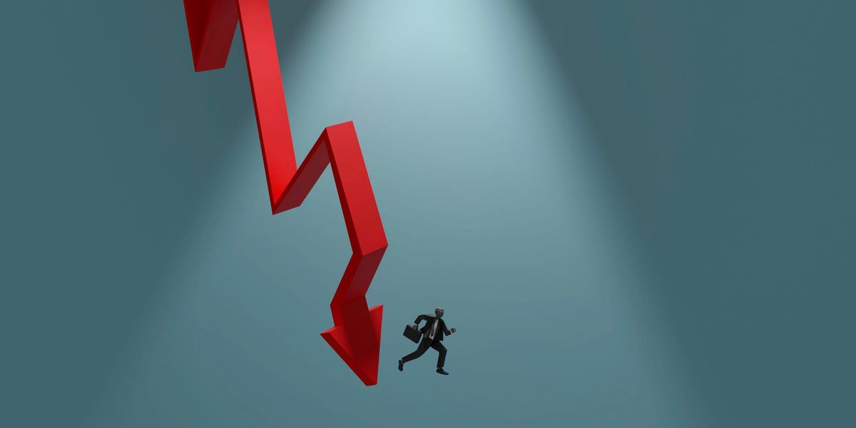 the-stock-market-is-flashing-warning-signs-as-tech-shares-are-a-‘valuation-timebomb,’-socgen-says