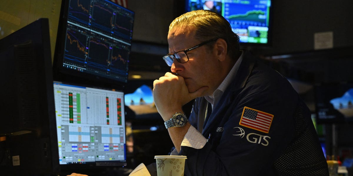 stock-market-today:-dow-falls-533-points-as-tech-rout-spreads-to-the-broader-market