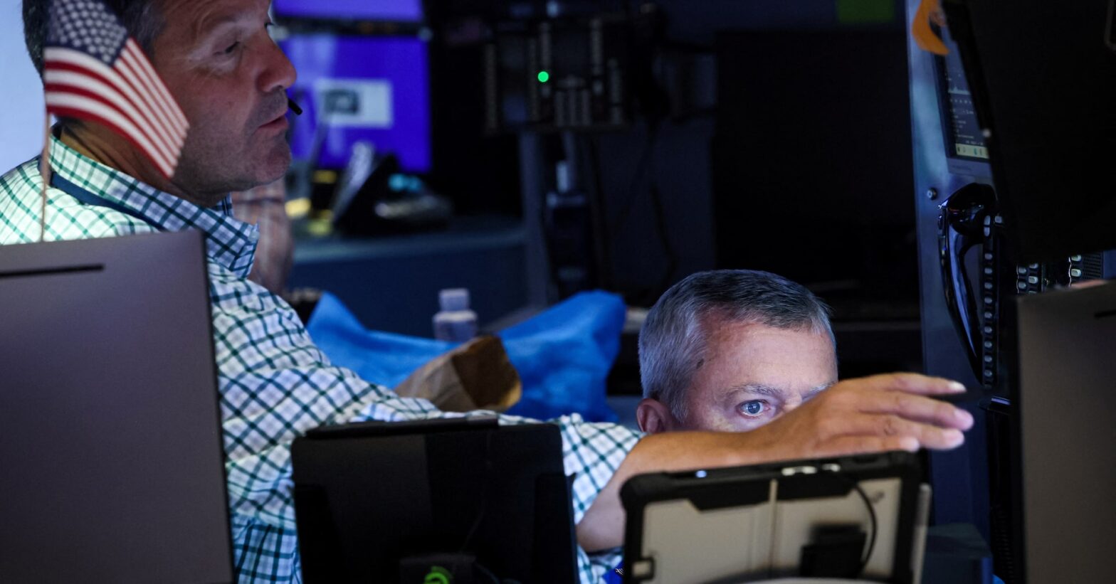 futures-fall-amid-tech-rout,-traders-grapple-with-global-cyber-outage
