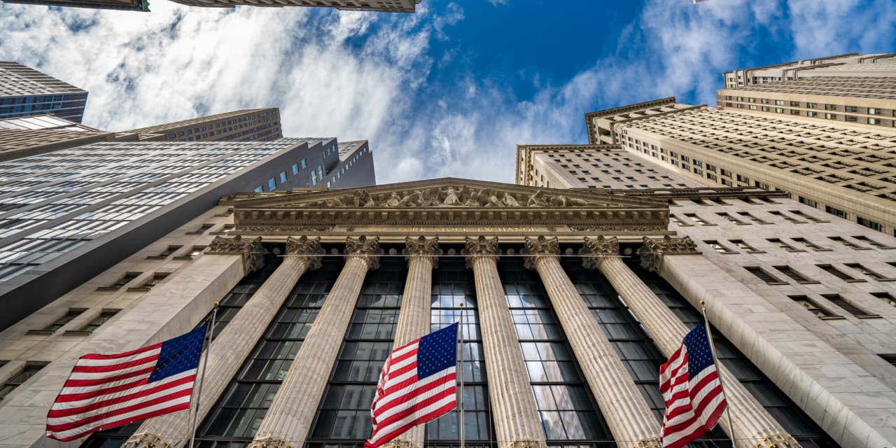 stock-market-today:-dow-futures-point-to-further-pressure-amid-global-computer-outages