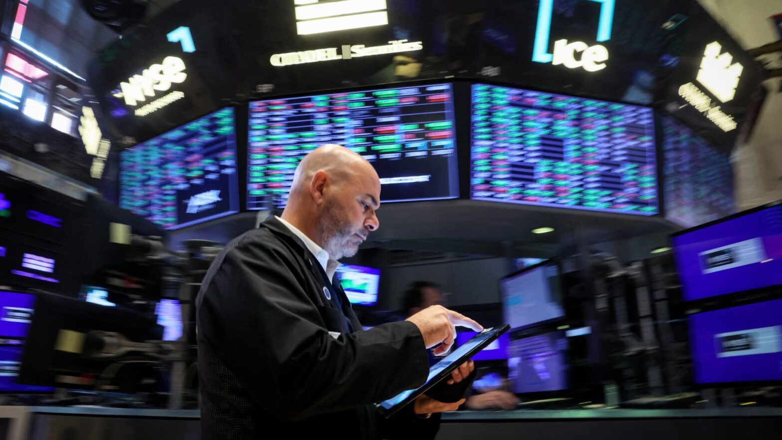 us.-stock-exchanges-say-markets-are-operating-normally,-not-impacted-by-crowdstrike-outage