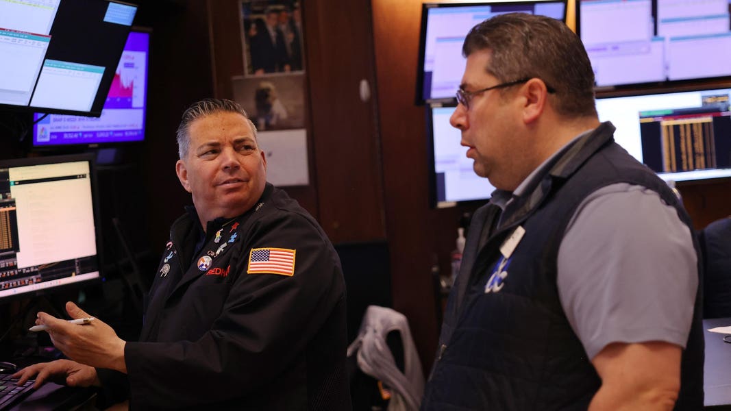 s&p-500-staggers-to-worst-week-since-april-as-goldman-sachs-warns-of-cool-summer-for-stocks
