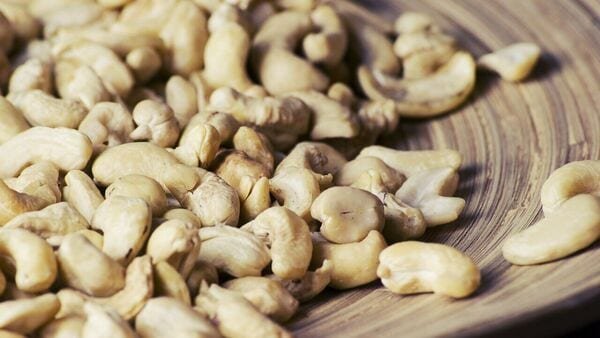 aelea-commodities-listing:-stock-makes-stellar-market-debut,-lists-at-74%-premium-at-₹165