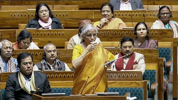 stock-market-strategy-for-budget-2024:-experts-recommend-these-five-stocks-to-buy-today