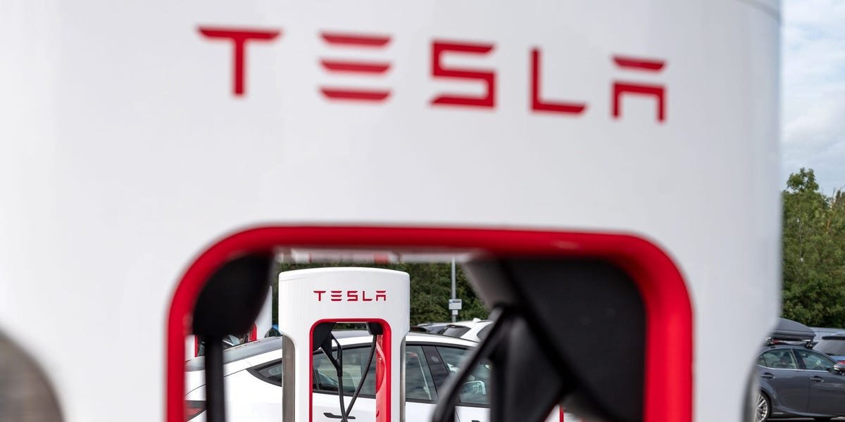 stock-market-today:-stocks-trade-mixed-as-investors-get-ready-for-tesla-and-alphabet-earnings
