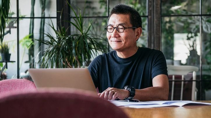 ask-an-advisor:-i’m-already-retired-but-i’ve-been-converting-$10k-at-a-time-from-my-401(k)-to-an-ira.-is-this-wise?