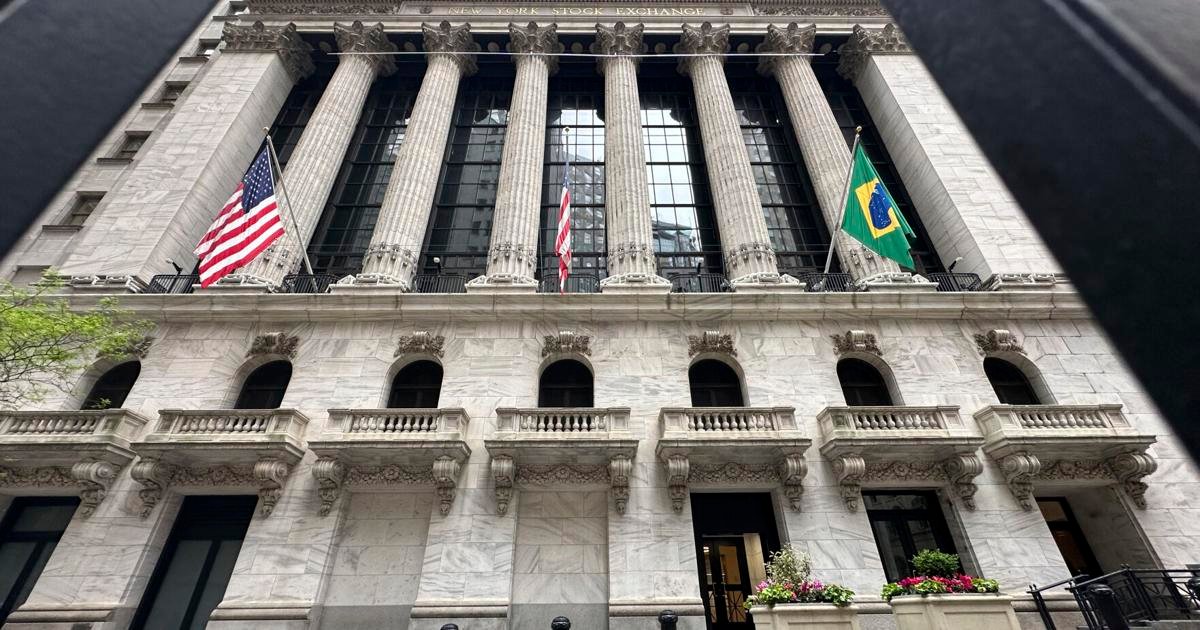 stock-market-today:-major-indexes-on-wall-street-are-mixed-as-a-torrent-of-earnings-reports-begins