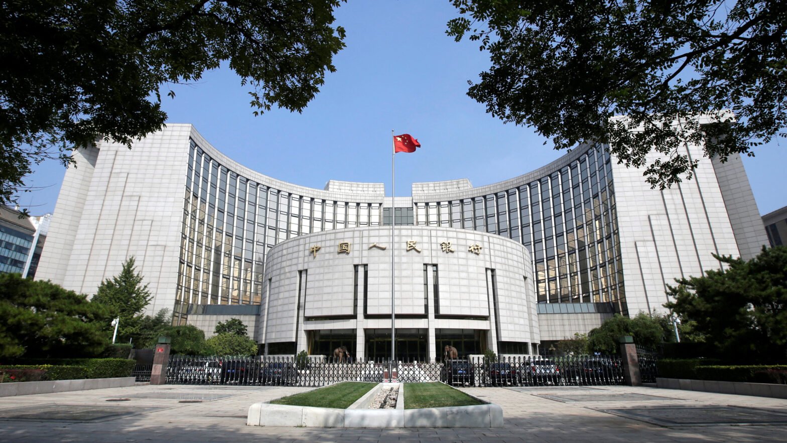 china-unexpectedly-cuts-interest-rate-as-world-markets-sag