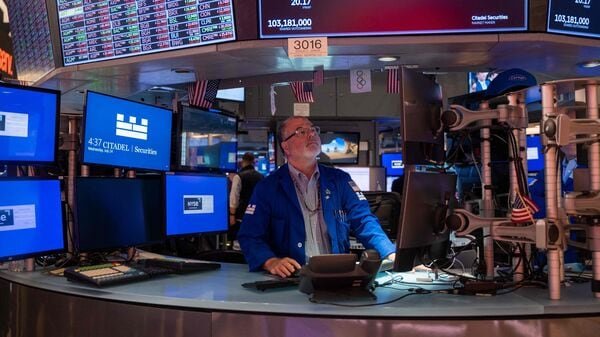 wall-street-today:-us-stocks-flat-after-strong-gdp-data