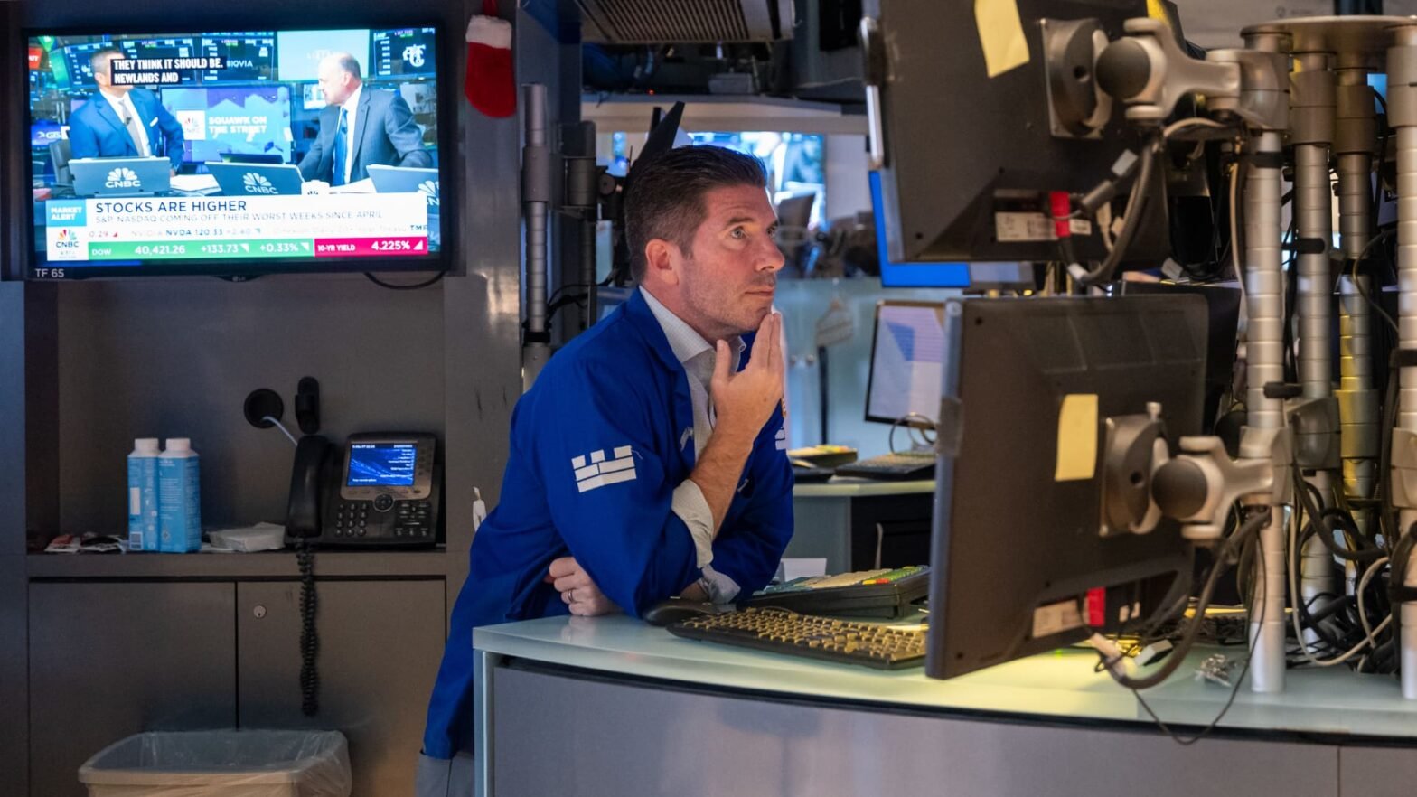 stock-futures-rise-slightly-as-investors-prepare-for-fed’s-preferred-inflation-gauge:-live-updates