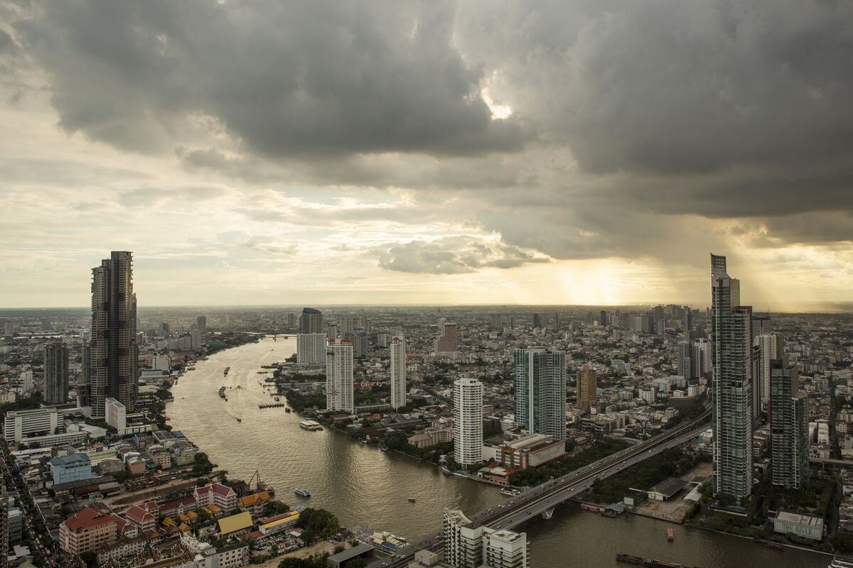 world-lagging-thai-stocks-see-investors-moving-money-into-regional-rivals