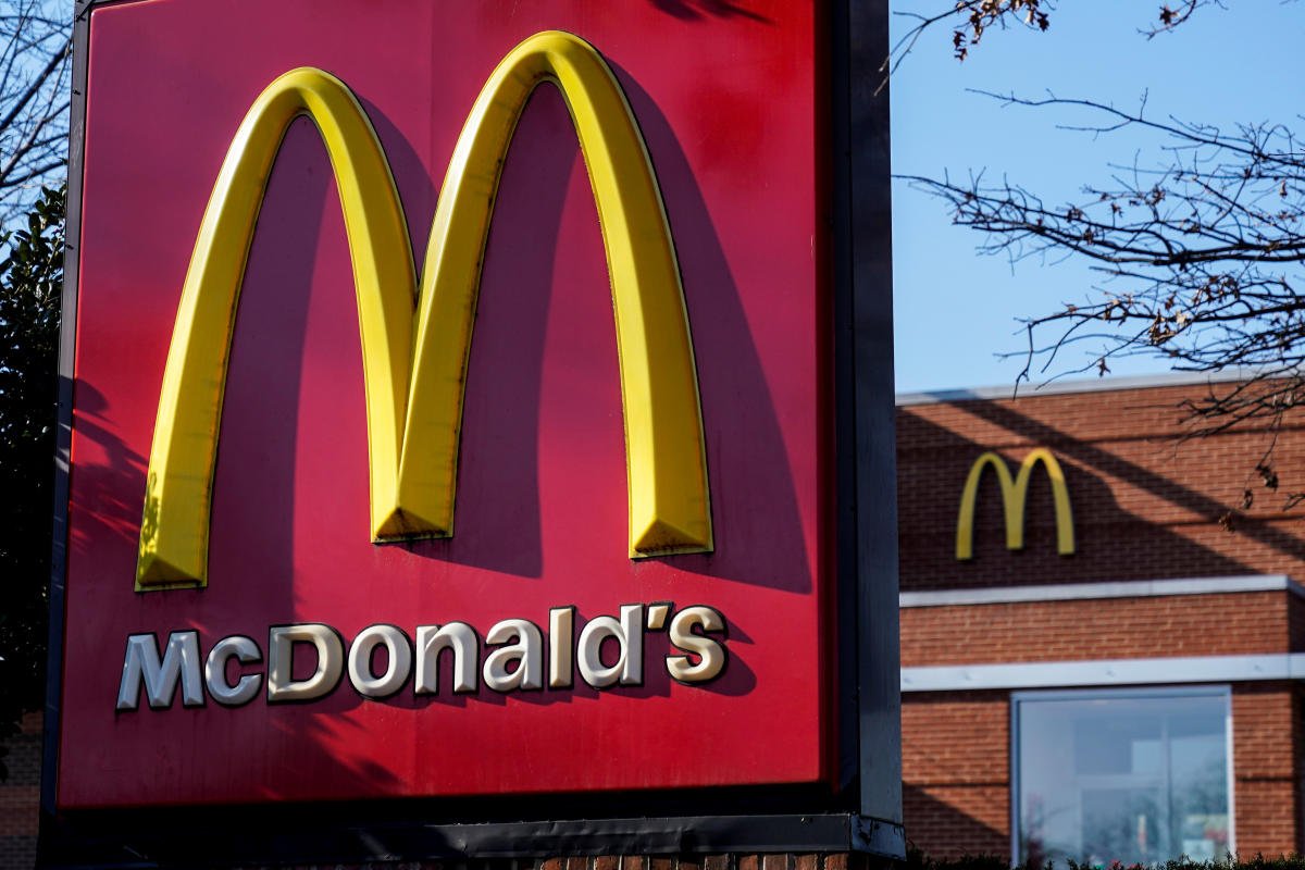 mcdonald’s-misses-q2-estimates-across-the-board,-as-consumers-pull-back-on-dining-out