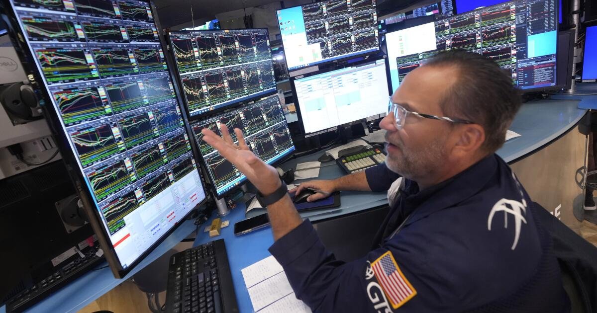 wall-street-drifts-to-a-mixed-finish-ahead-of-a-frenetic-week