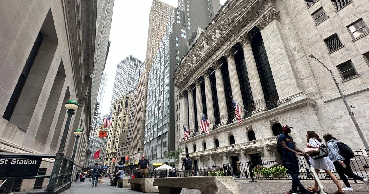 stock-market-today:-wall-street-drifts,-and-trading-remains-quiet-as-profit-reports-keep-pouring-in