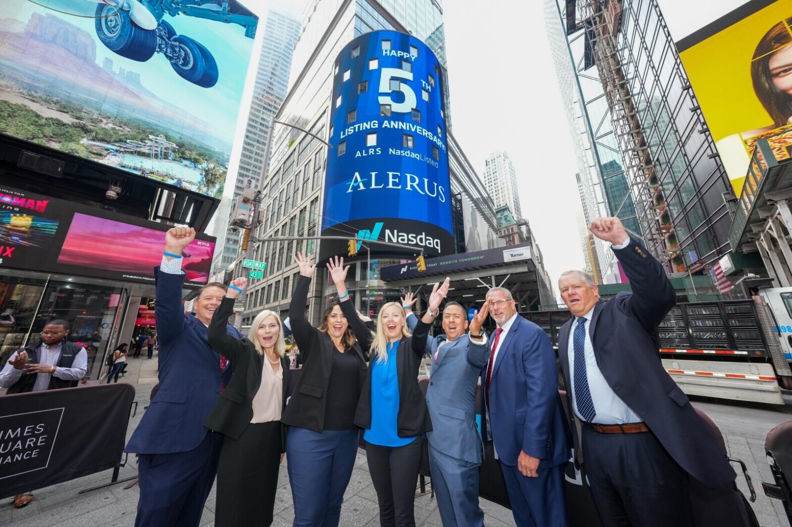 alerus-rings-in-the-stock-market-in-times-square-to-celebrate-five-years-since-the-company-went-public