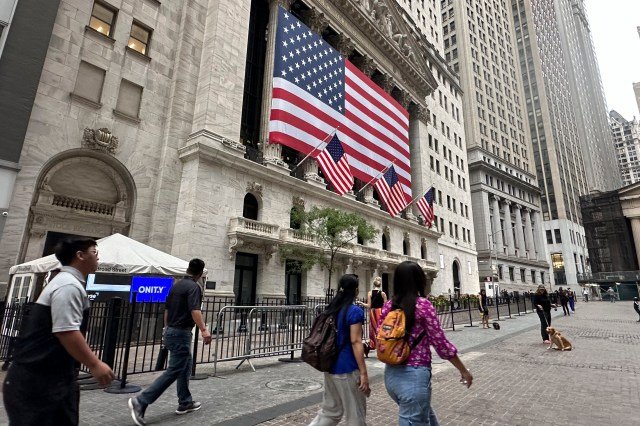 buckle-up:-wall-street’s-shaky-july-could-be-a-preview-for-more-sharp-swings