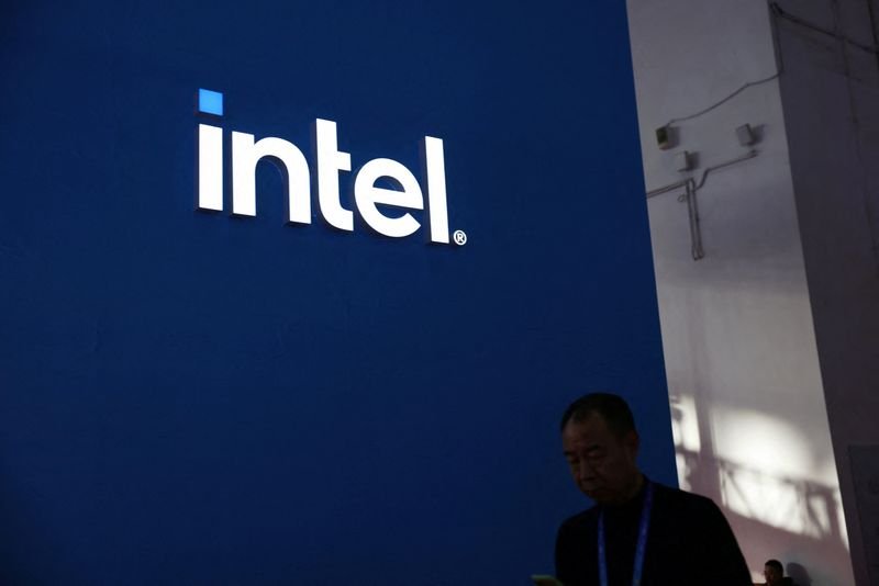 intel-to-cut-15%-jobs,-suspend-dividend-in-turnaround-push