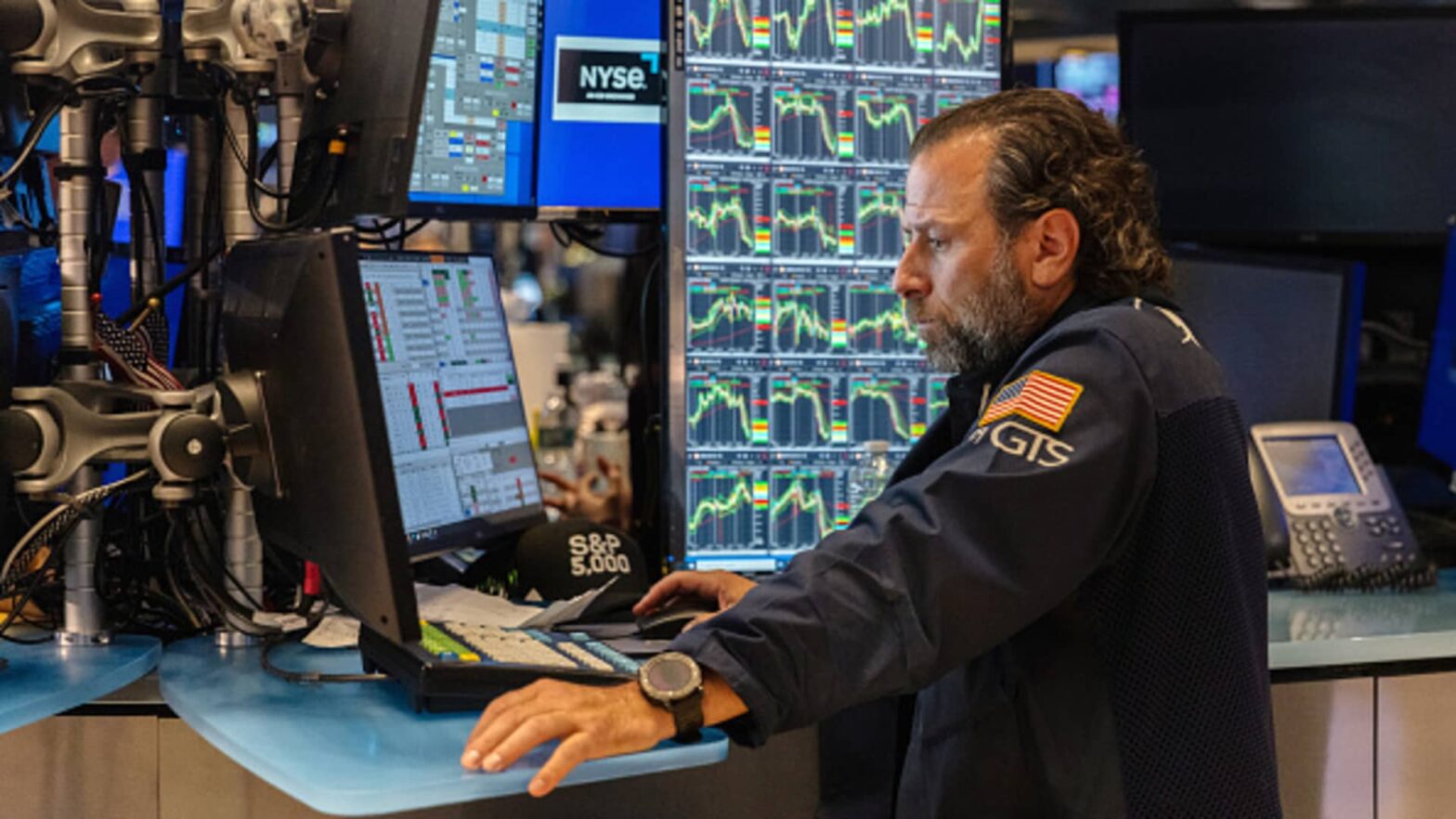 an-august-stocks-slump-is-‘absolutely-normal’-—-but-strategists-urge-caution-on-buying-the-dip