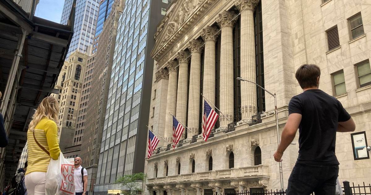 stocks-slump-after-report-showing-sharp-drop-in-us.-hiring