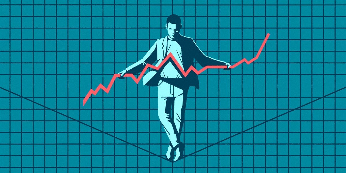 why-investors-should-buy-the-ongoing-dip-in-stocks,-fundstrat-says