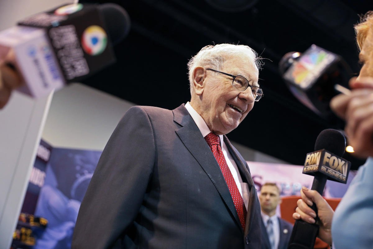 berkshire’s-cash-hits-$277-billion-as-buffett-pulls-back-from-stocks;-operating-profit-sets-record