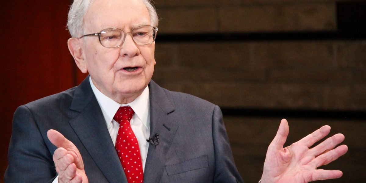 warren-buffett’s-berkshire-hathaway-dumps-$75.5-billion-worth-of-stock-and-halves-apple-stake
