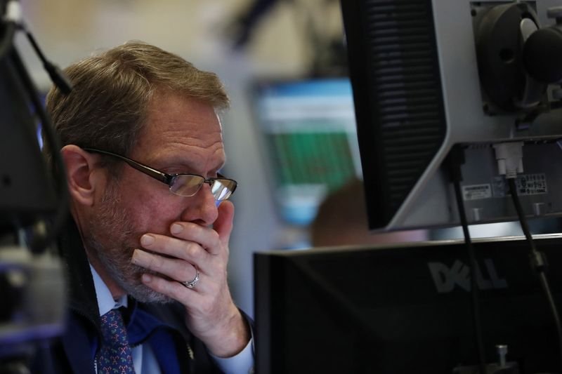 us-stock-futures-sink-as-economic-jitters-persist,-tech-rout-continues-by-investing.com