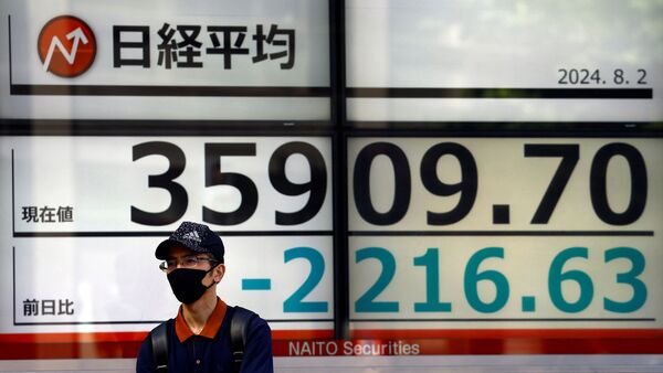 japan’s-nikkei-225-index-crashes-7%,-yen-rallies-as-us-recession-concerns-shake-global-markets