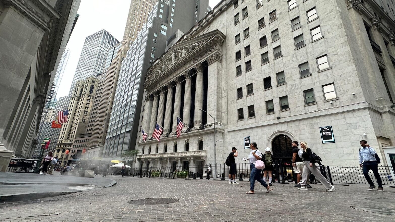 japan’s-nikkei-225-index-plunges-nearly-7%-as-global-sell-offs-resume