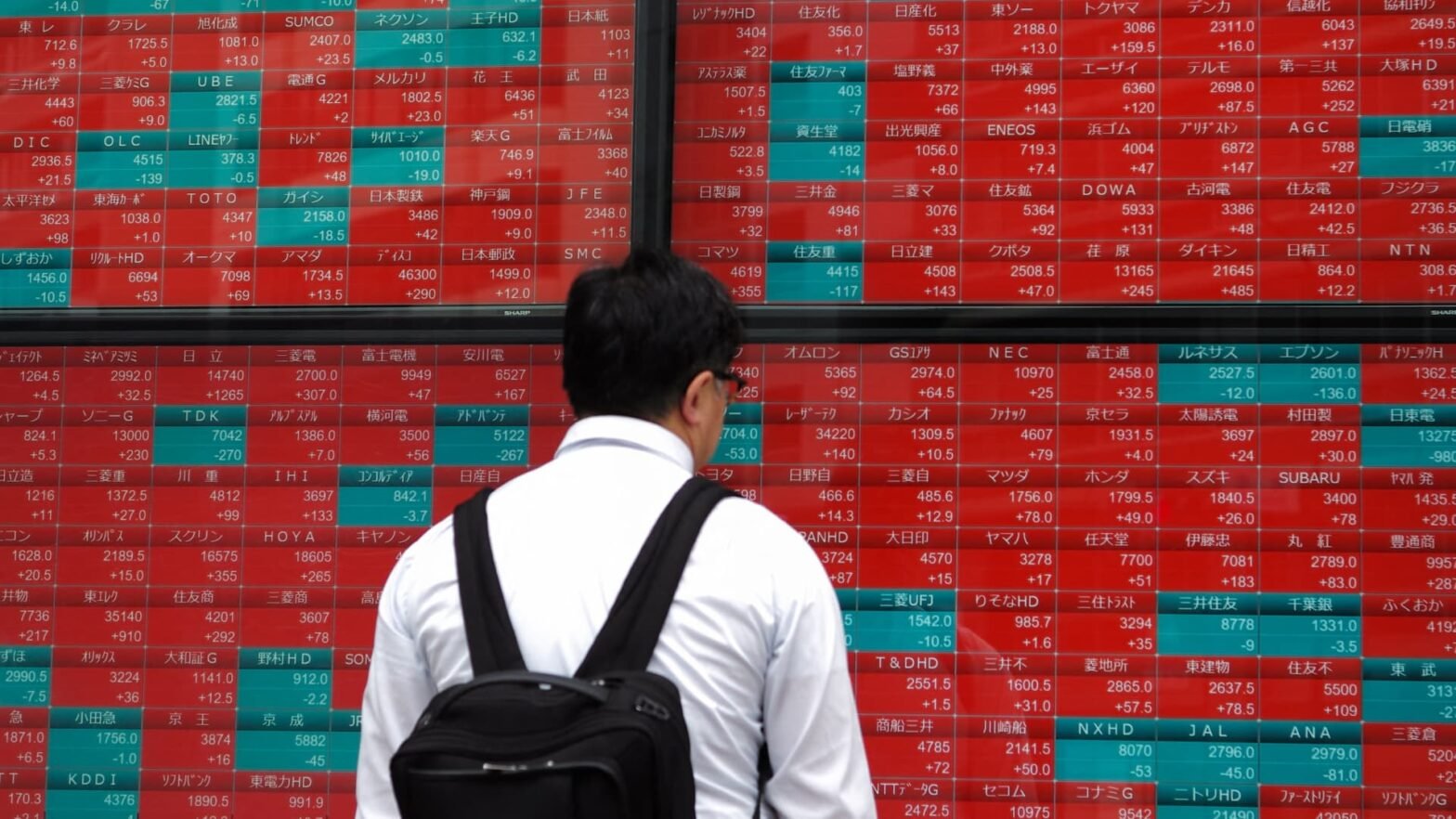 a-global-stock-rout-is-deepening-with-investors-fleeing-to-safe-havens