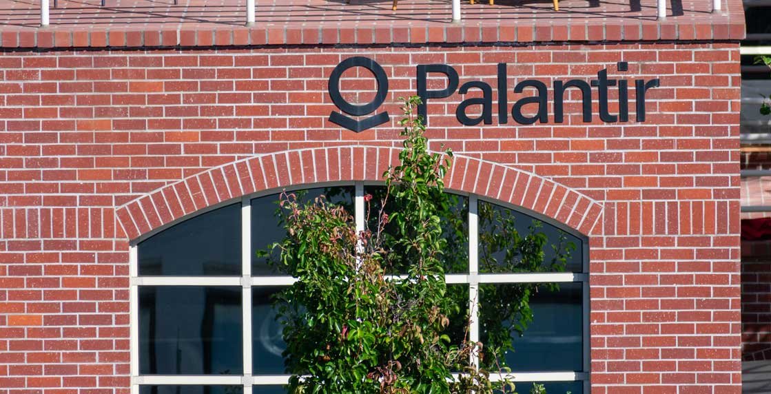 ai-stock-palantir-surges-on-q2-revenue-beat,-strong-guidance