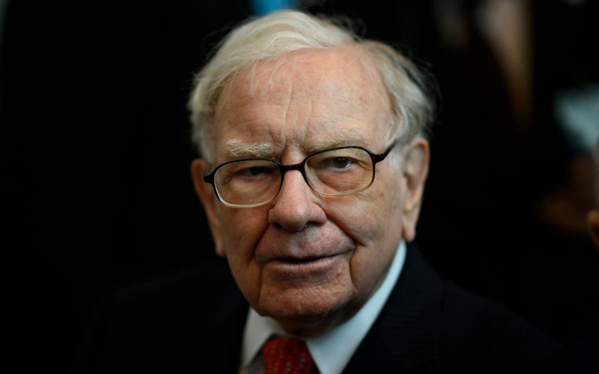 warren-buffett’s-stock-empire-loses-$15bn-in-global-market-crash