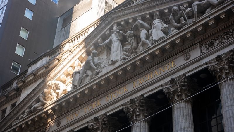 the-stock-market-is-panicking,-but-you-don’t-have-to