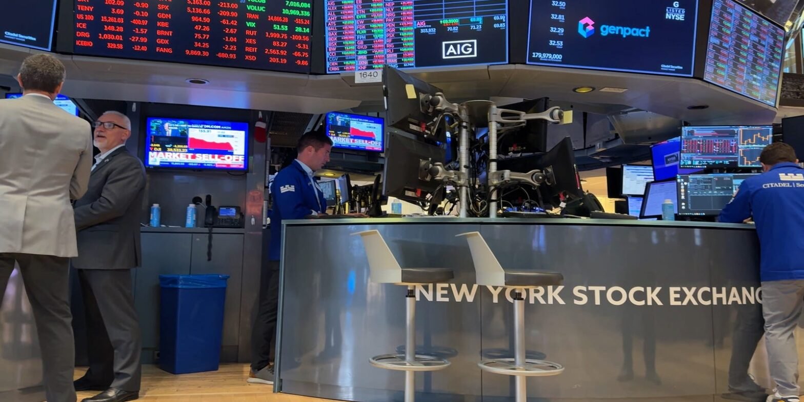 panicked-about-plunging-stock-market?-you-can-beat-wall-street-by-playing-their-own-game.