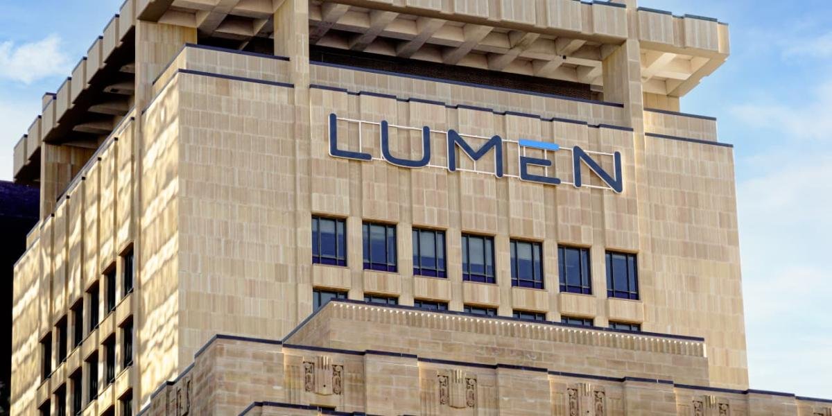 lumen-is-an-ai-rocket.-is-it-the-next-super-micro?