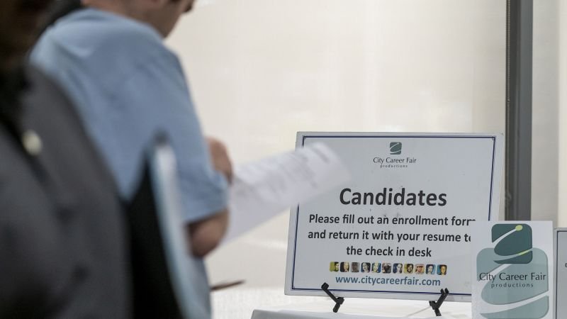 unemployment-claims-fall:-a-welcome-sign-for-america’s-slumping-job-market