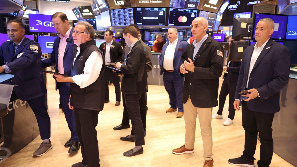 nasdaq-leads-stock-comeback,-rising-by-2.8%:-market-close