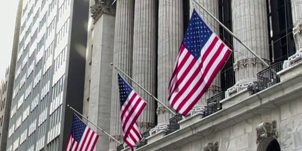 stocks-close-higher-after-massive-sell-off