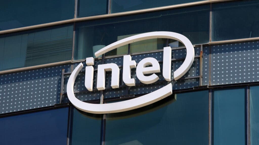 brace-yourself!-intel’s-stock-nosedives-to-lowest-in-10-years,-suffers-worst-day-on-wall-street-in-half-a-century