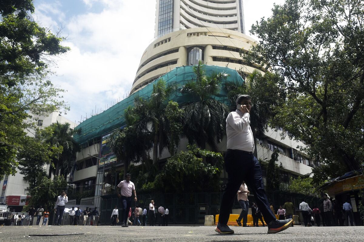 why-india’s-giant-options-market-is-a-worry-for-regulators