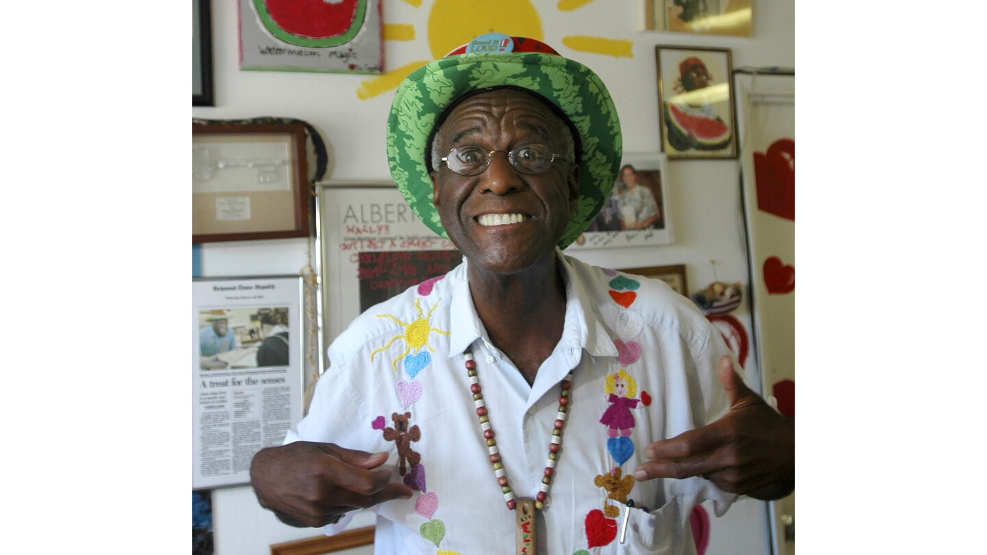 wally-amos,-88,-of-cookie-fame,-died-at-home-in-hawaii.-he-lost-famous-amos-but-found-other-success