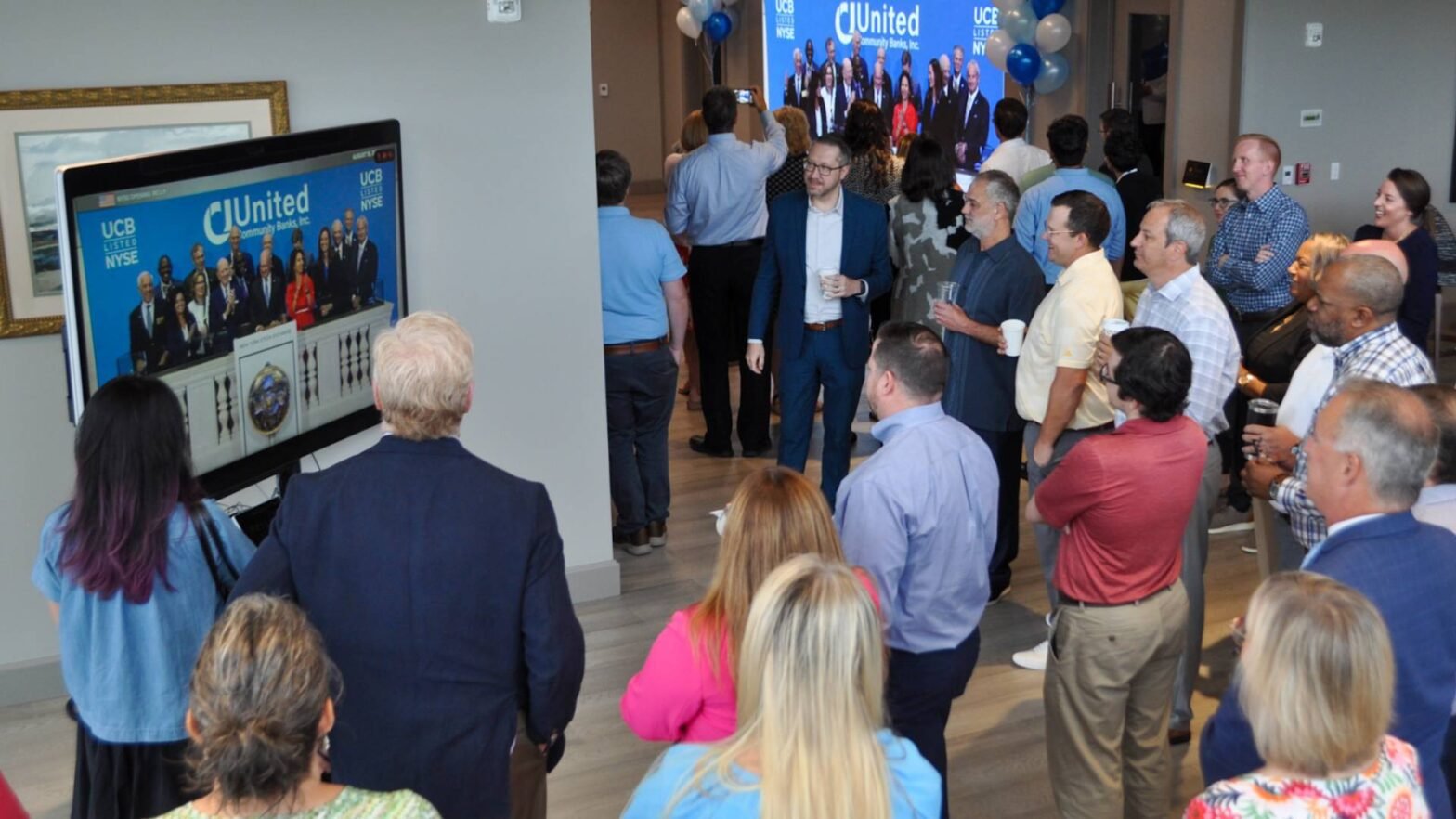 united-community-rings-opening-bell,-celebrates-listing-on-the-new-york-stock-exchange