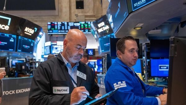 wall-street-today:-us-stocks-fall-after-weak-housing-starts-data
