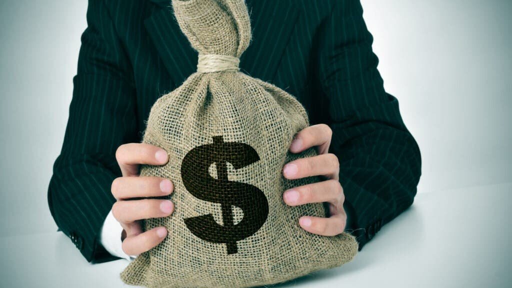 can-you-guess-the-net-worth-of-the-average-household?-shockingly,-it’s-over-$1-million