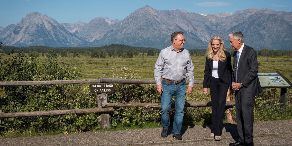 stock-market-today:-stocks-edge-up-after-best-week-of-the-year-as-investors-turn-attention-to-fed-symposium