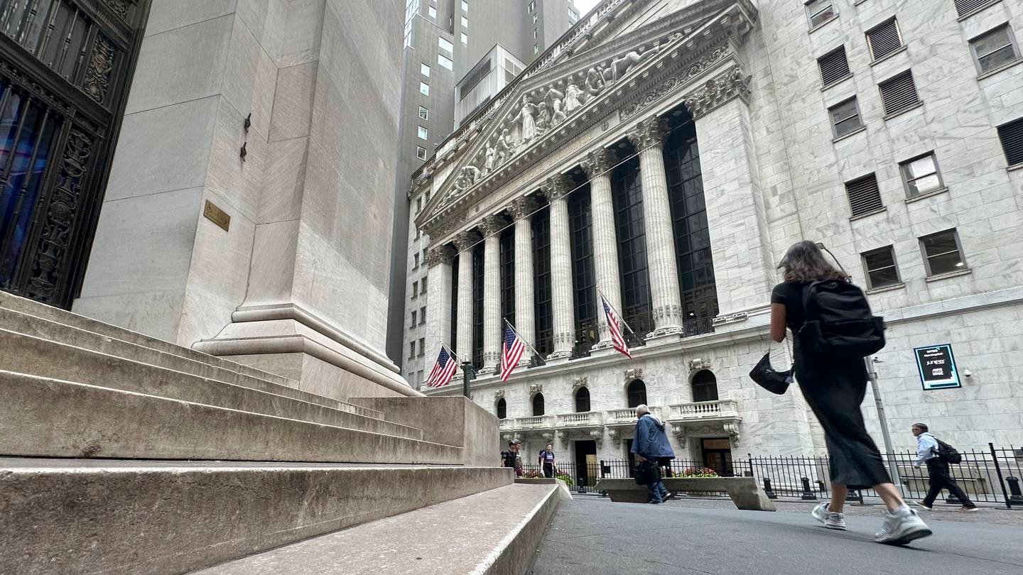 stock-market-today:-wall-street-hangs-near-its-records-after-an-8-day-winning-streak