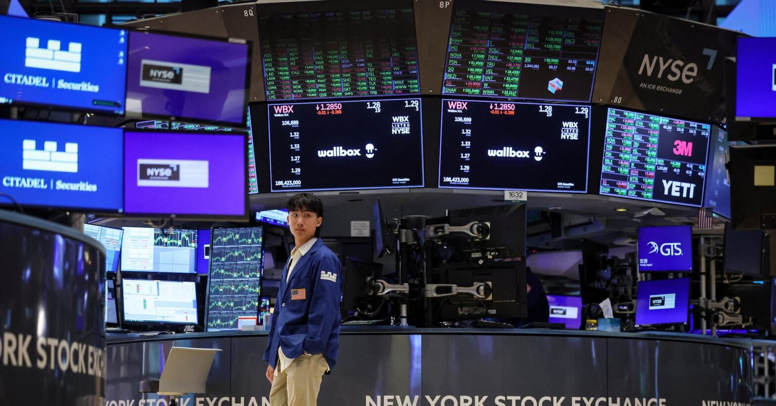 s&p500-to-end-2024-near-current-level,-suggests-ai-rally-fizzling-out:-reuters-poll