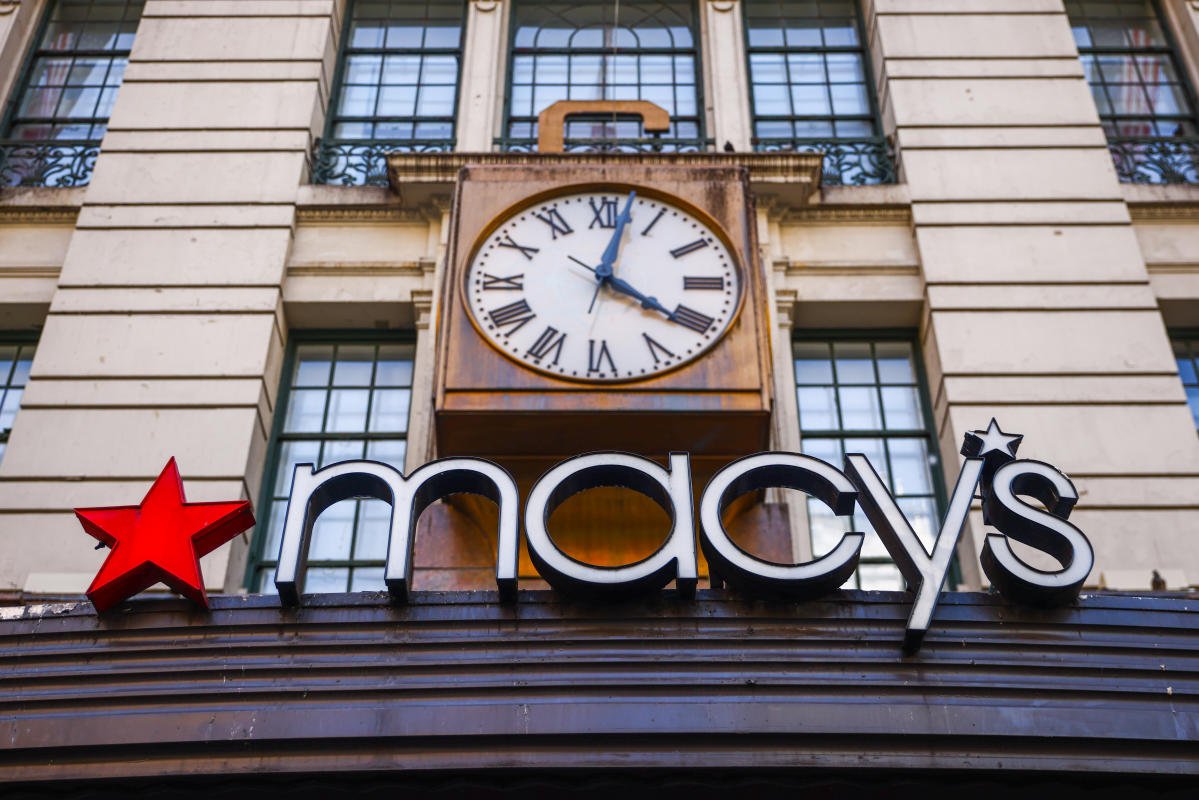 macy’s-misses-on-q2-sales-as-it-opts-to-double-down-on-new-strategy-over-buyout-deal